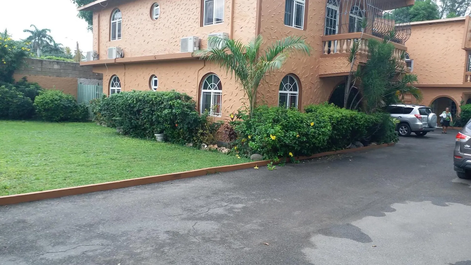 Cozy Apartment 3 كينغستون