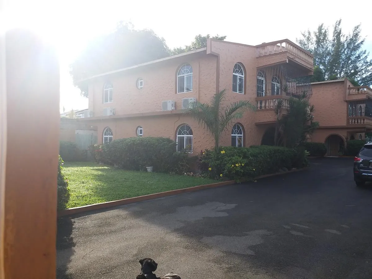 Cozy Apartment 3 كينغستون 0*,