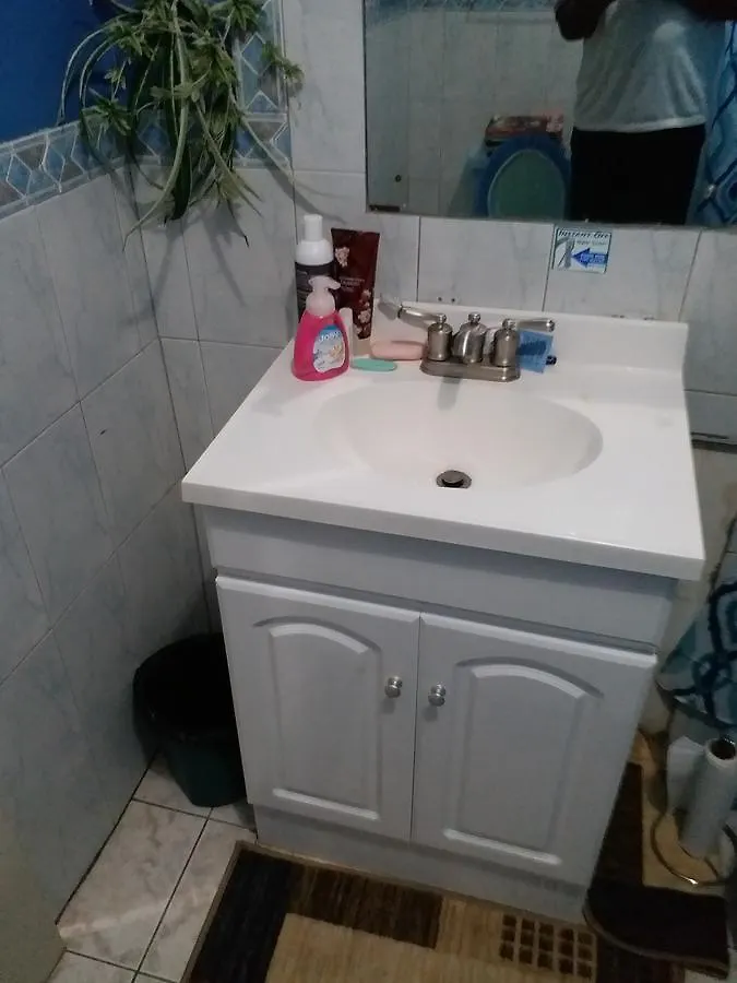 Cozy Apartment 3 كينغستون