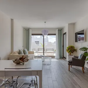 https://flat-with-large-terrace-in-modern-residential-complex.in-canary-islands.com