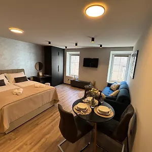 https://studio-apartman-versi-old-town.hotelinzadar.com